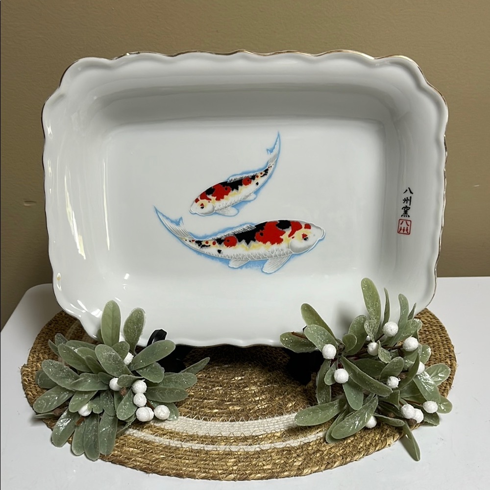 Koi Dish with scalloped edges in good VTG condition